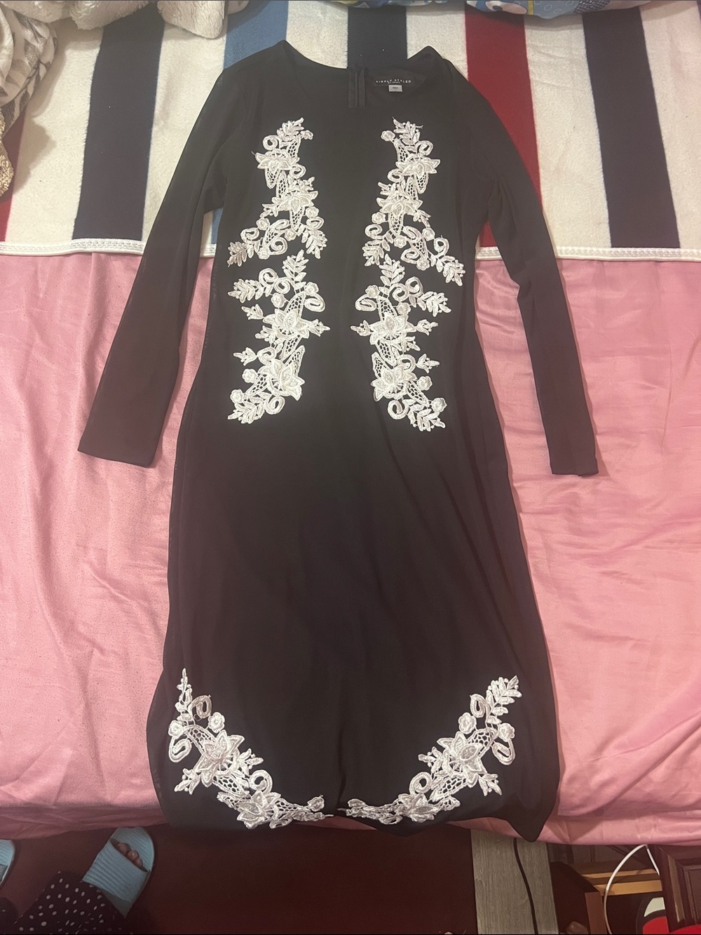 Simply Styled Black Long-Sleeve Dress with White Floral Appliqué